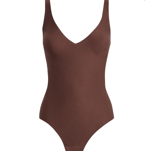SKIMS BODY UNLINED PLUNGE
THONG BODYSUIT COCOA Brown V-Neck Bodysuit XS New - Picture 4 of 13
